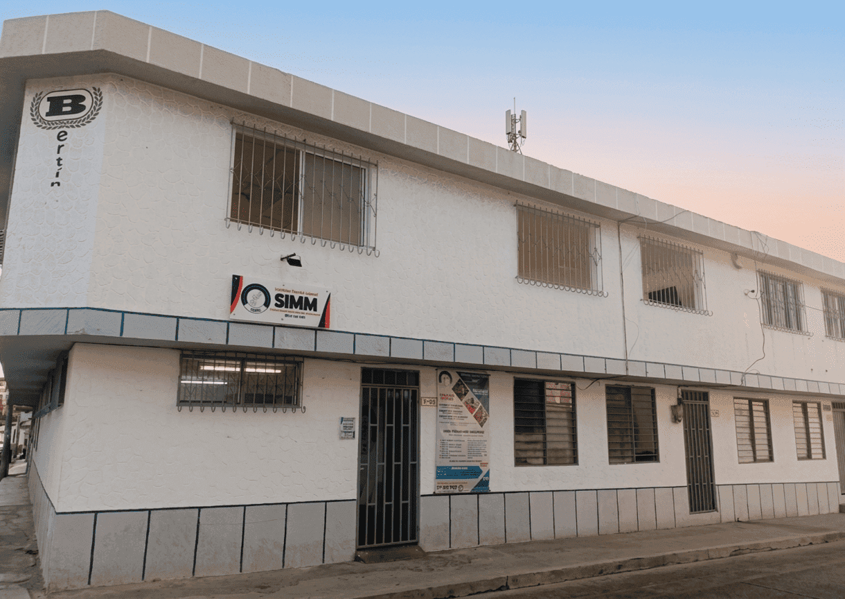 Frente del Instituto Técnico Laboral SIMM - Sede Principal en Buga, Valle del Cauca