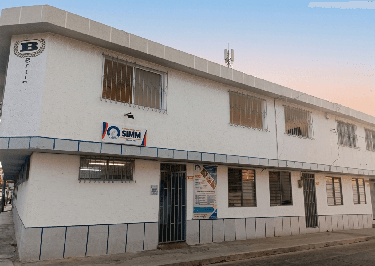 Frente del Instituto Técnico Laboral SIMM - Sede Principal en Buga, Valle del Cauca